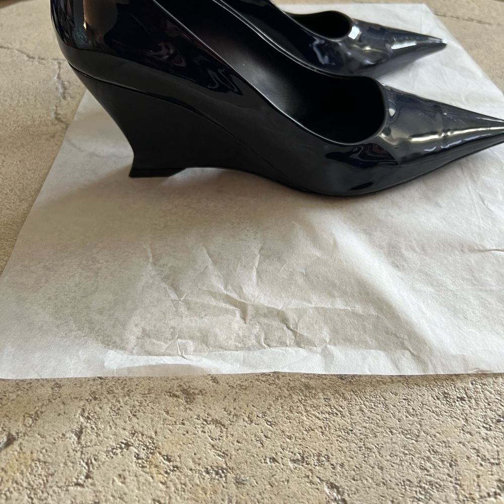 Salvatore Ferragamo Dark Navy Pointed Heels in a size 10 Medium…EUC - Picture 14 of 15